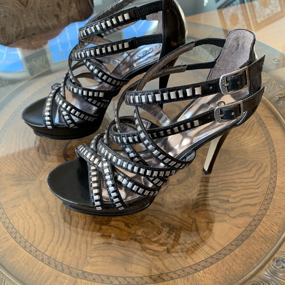 🖤Guess Shoes🖤 - Picture 6 of 8